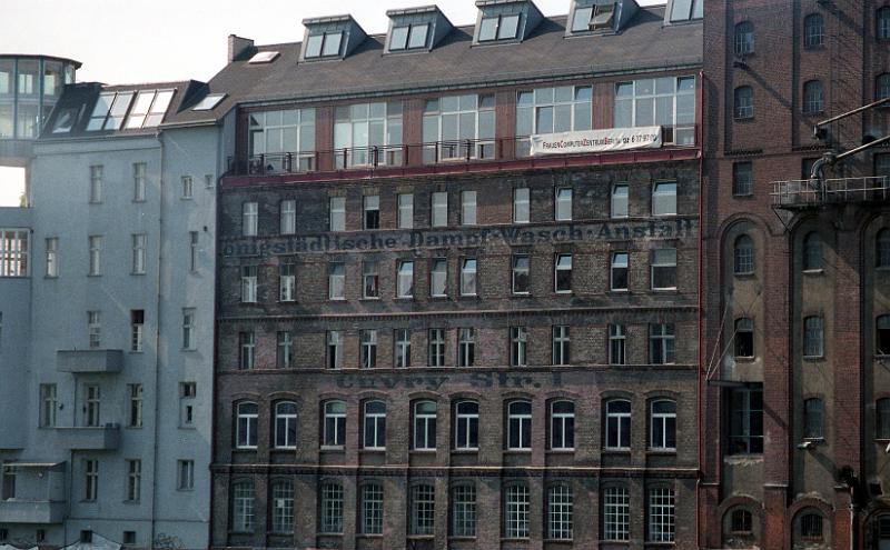 Berlin-Kreuzberg, Cuvrystr. 1, 7.8.1999.jpg